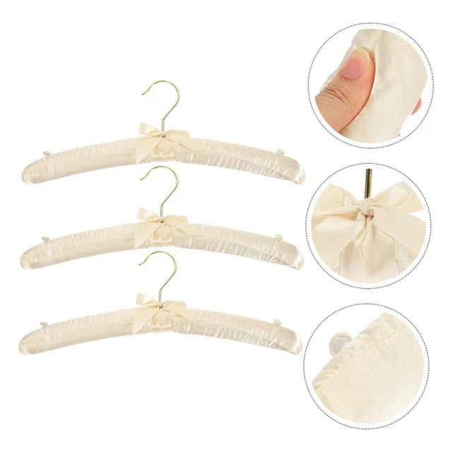 미끄럼 방지 행거로 옷장에 차원을 넘어선 우아함을 더하세요.