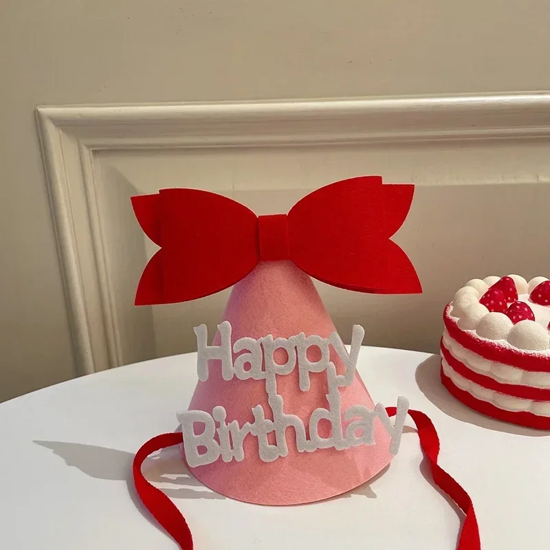 thumbnail image 1 of Sombrero de fieltro con lazo para cumpleaños, gorro de cono con flores y fresas, corona hecha a mano para bebé, bonitos suministros de fiesta para adultos y niños, 1 of 5