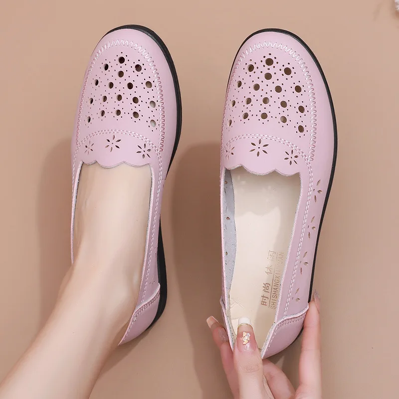 

Summer Women Shoes Sandals Soft Sole Comfortable Flat Bottom Hole Shoes Women's Shoes Hollow Out Breathable Leather Shoes