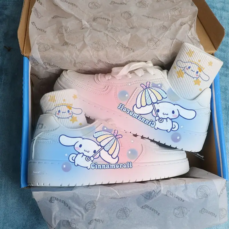 

Новинка 2022, осенняя Повседневная универсальная обувь Sanrio в стиле мультфильма Cinnamoroll Kuromi, кавайная спортивная обувь с открытым носком для студентов аниме