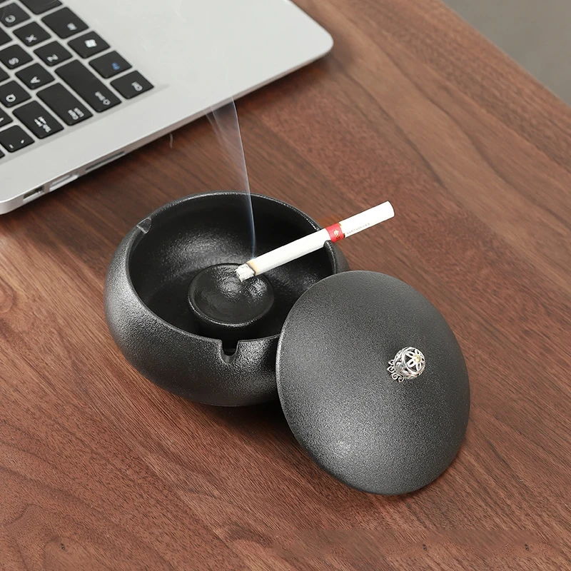 Kiln-changing Ceramic Ashtray with Lid Ash Storage Box Anti-fly Ash Ashtray with Smoke Slot Office Household Items Ornaments