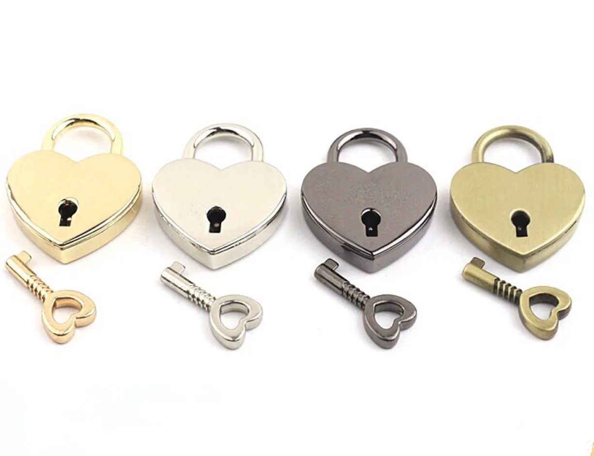 

30Pcs Vintage Heart Shape Mini Padlock Bag Travel Suitcase Luggage Box Case Key Lock for Book/Home Decoration Ornaments