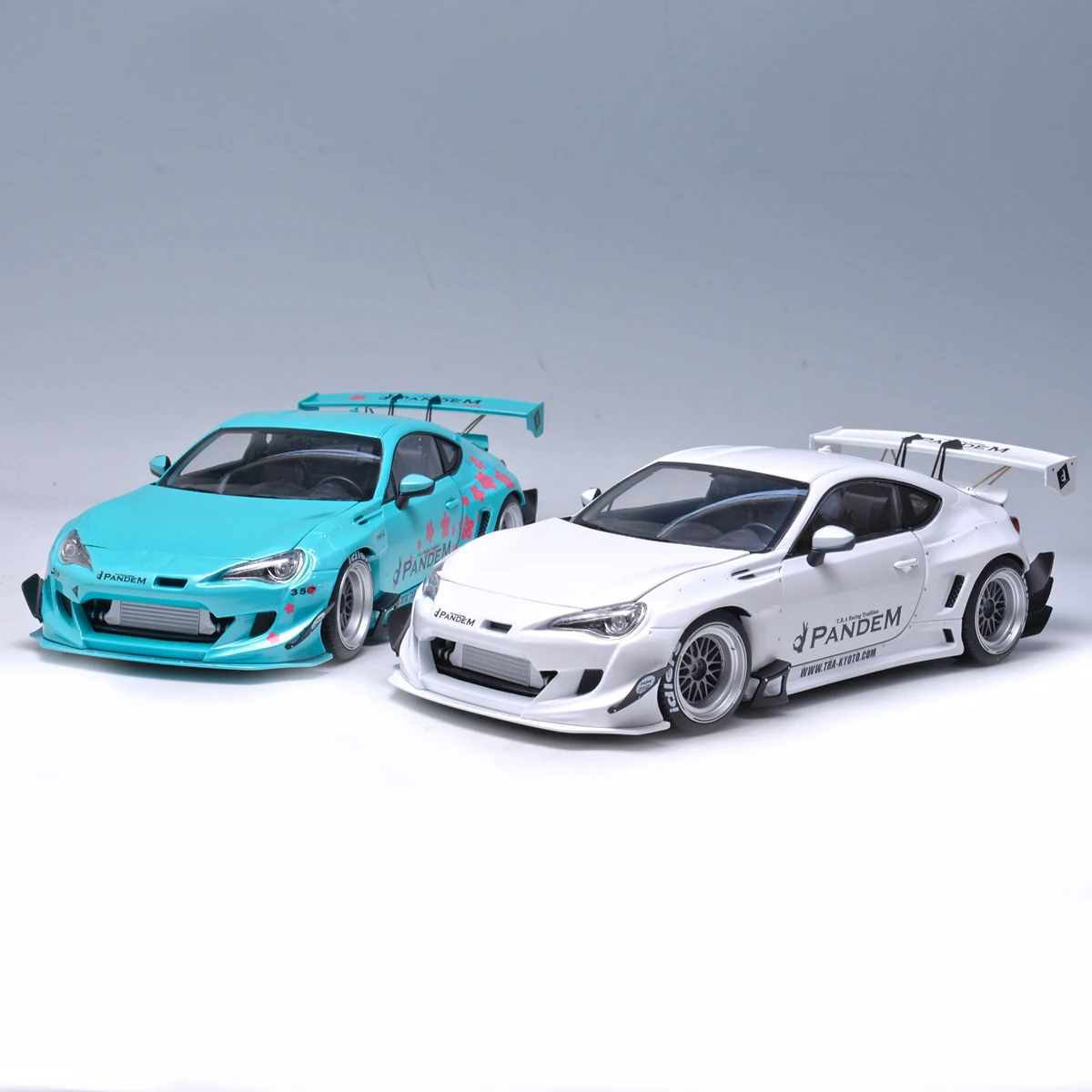 

DCM Diecast Alloy 1:18 Scale 86 Supercar Cars Model Modified Version Adult Classics Collection Toys Souvenir Gift Static Display