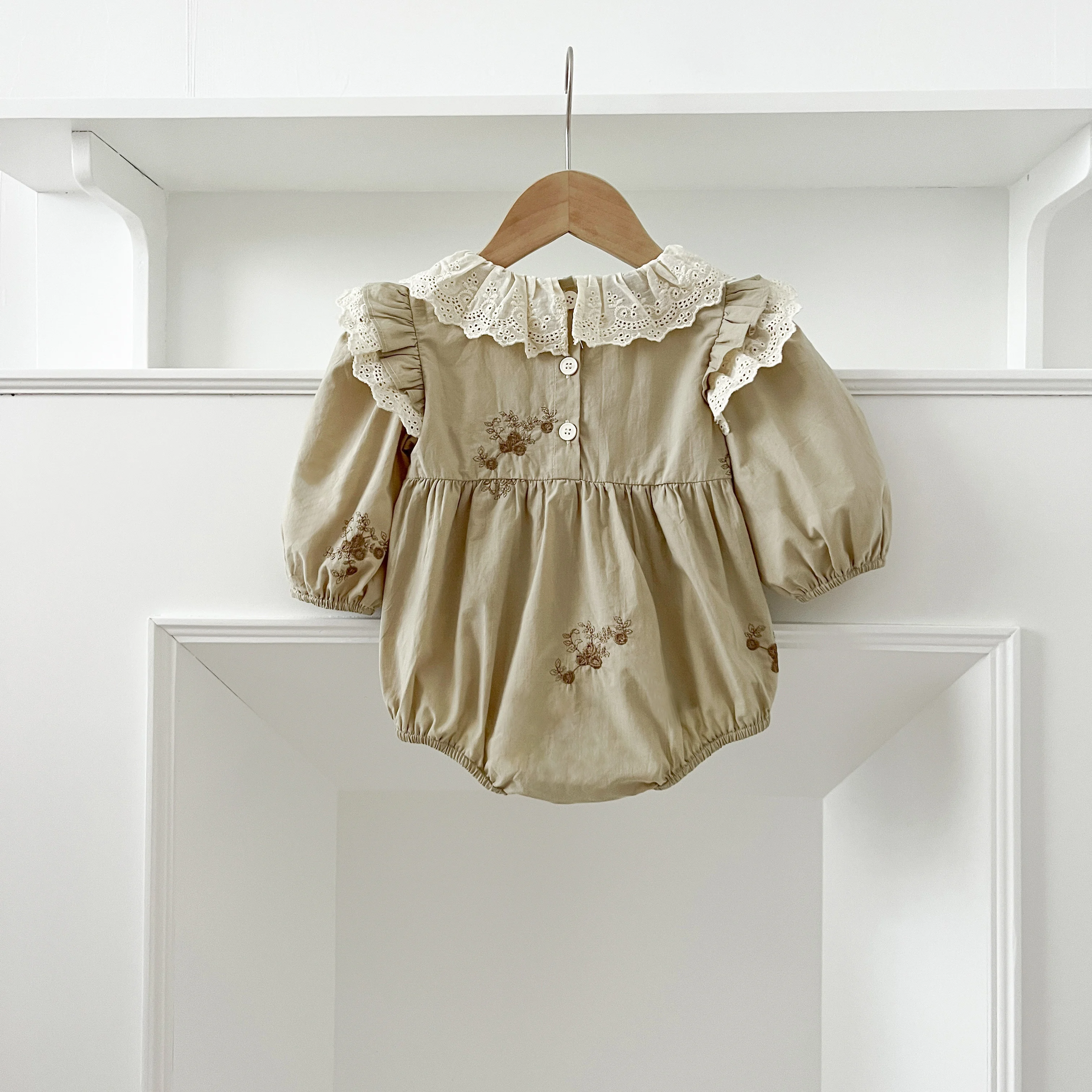2024 Schwester Kleidung Baby Mädchen Kleid Body Herbst Schwester Kleid Puppe Kragen Spitze Gestickte Einteilige Kleidung Rüschen Kleid – Detail 6