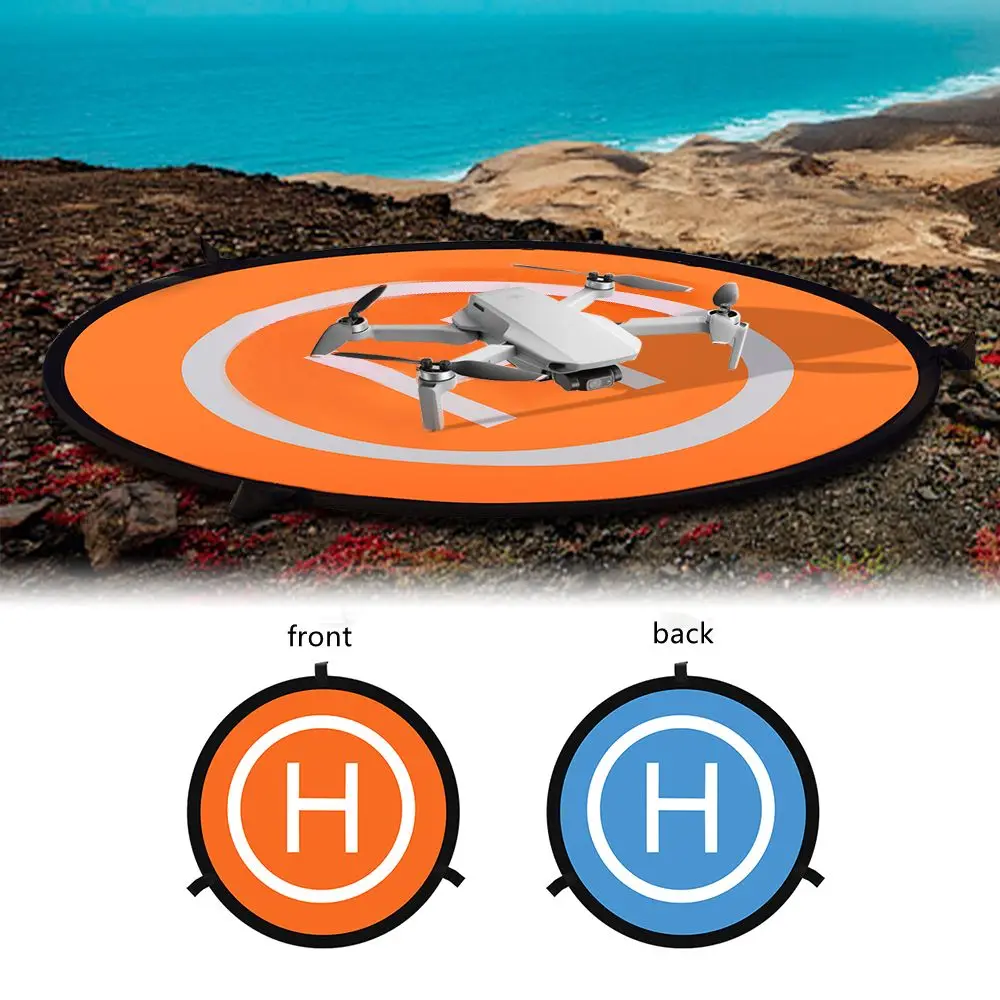 Tapis d'atterrissage pliable pour drone 55cm déplié sur herbe, surface imperméable et solaire pour décollage sécurisé.
