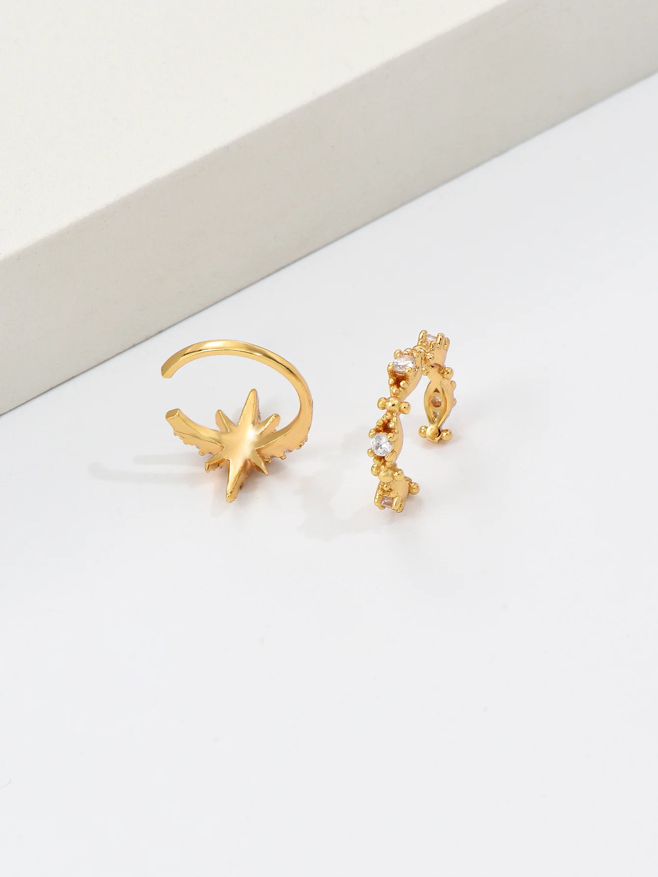 Sparkling Star Earrings Golden Mini Clip-Ons for Women Daily Wear