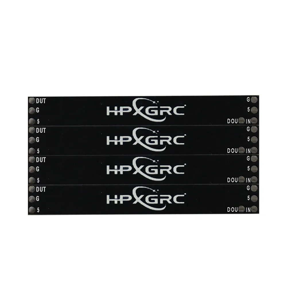 Lot de 4 bandes lumineuses LED WS2812B pour bras de drone FPV, disposées à plat sur une surface, montrant leur flexibilité.