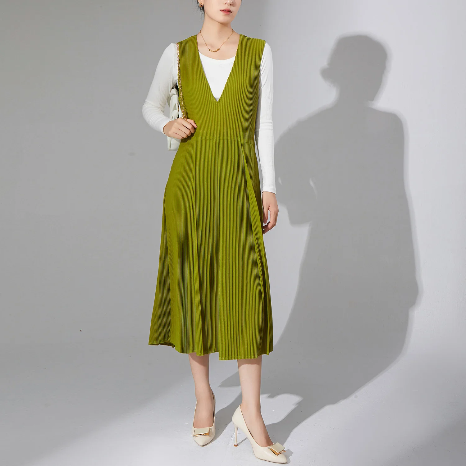 

Pleated dress Women's autumn V-neck sleeveless vest dress
