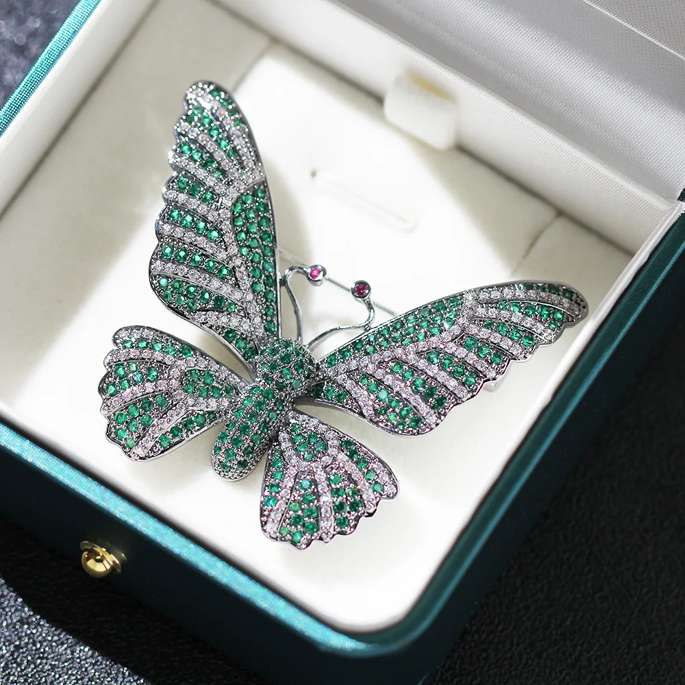 New Elegant Natural Shell Pearl Butterfly Brooches Luxury Gold-plated Zircon Temperament Insect Pins Female Clothing Accessories