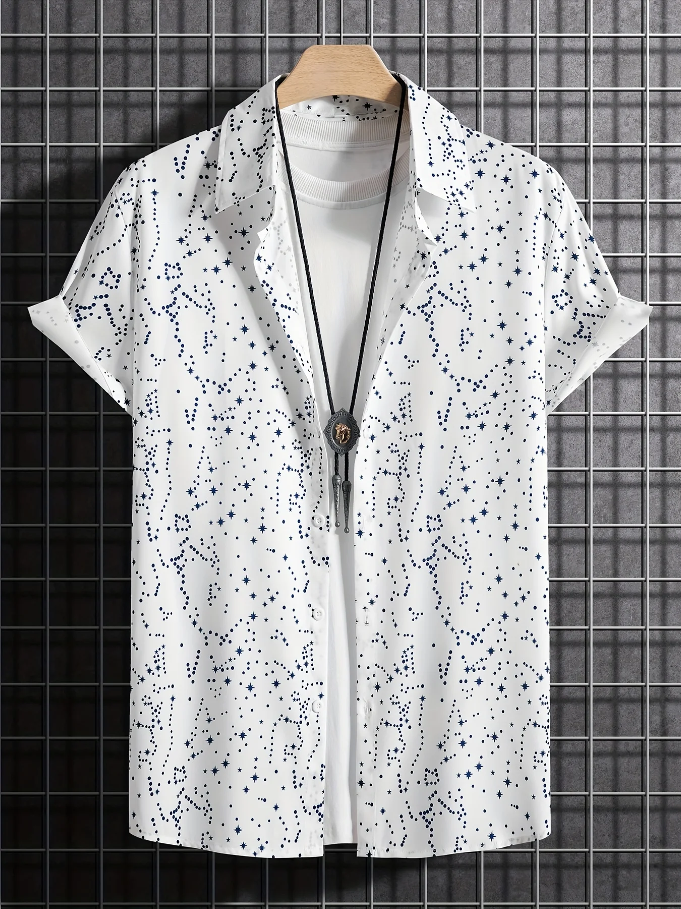 thumbnail image 1 of Camisa informal de manga corta con estampado de Vía Láctea, camisa hawaiana para hombre para vacaciones de verano, ropa con botones y estampado de resort, 1 of 4