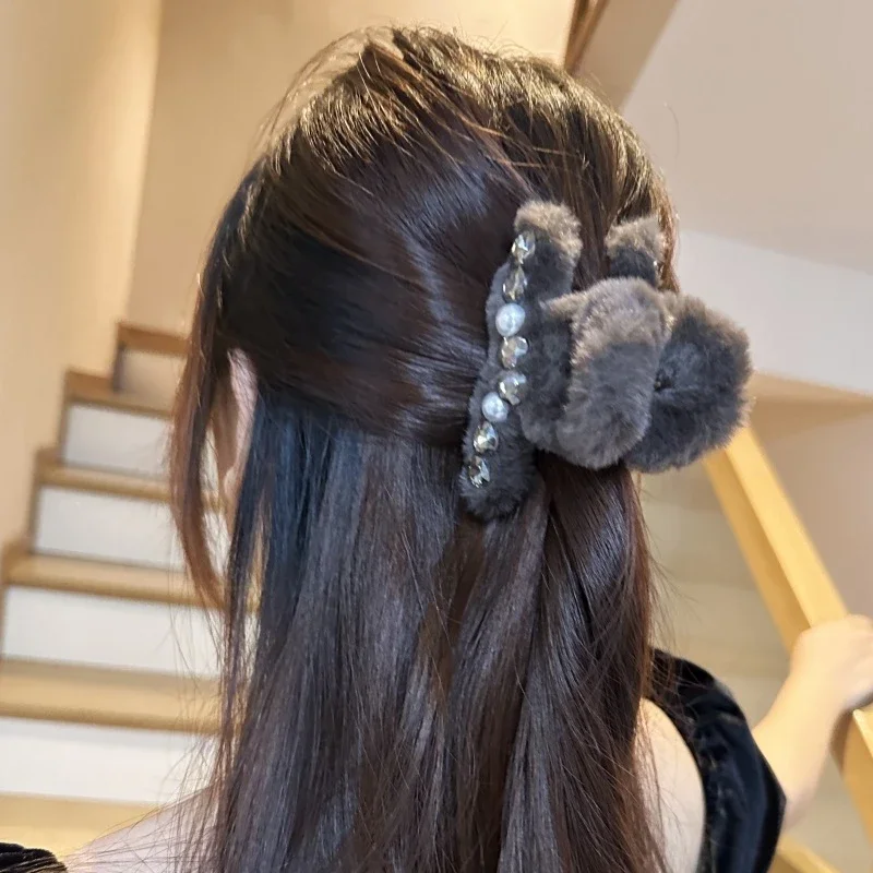 

New Fashion Plush Hair Clip Female Fall/winter Rhinocore Back Head Small Claw Clip Cute Shark Clip