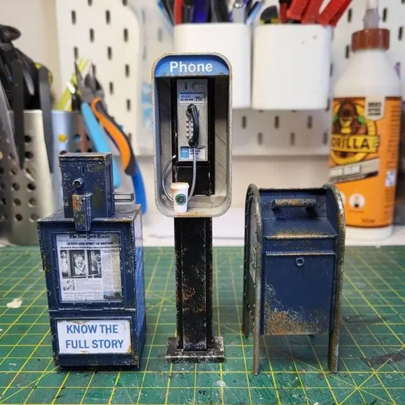 Retro Telephones Ornament Pay Phone Model Vintage Booth Telephone Figurine Newspaper Support Mailbox Decoration Ornament artificial telephone ornament