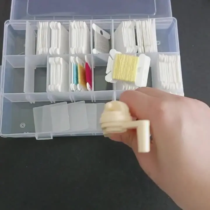 Sourcing Map Lot De 300 Bobines De Fil à Broder, 3,8 X 3,6 Cm, Avec Clips De Fil, En Plastique, En Carton, Pour Point De Croix, Organiseur De Fil à Coudre, Transparent