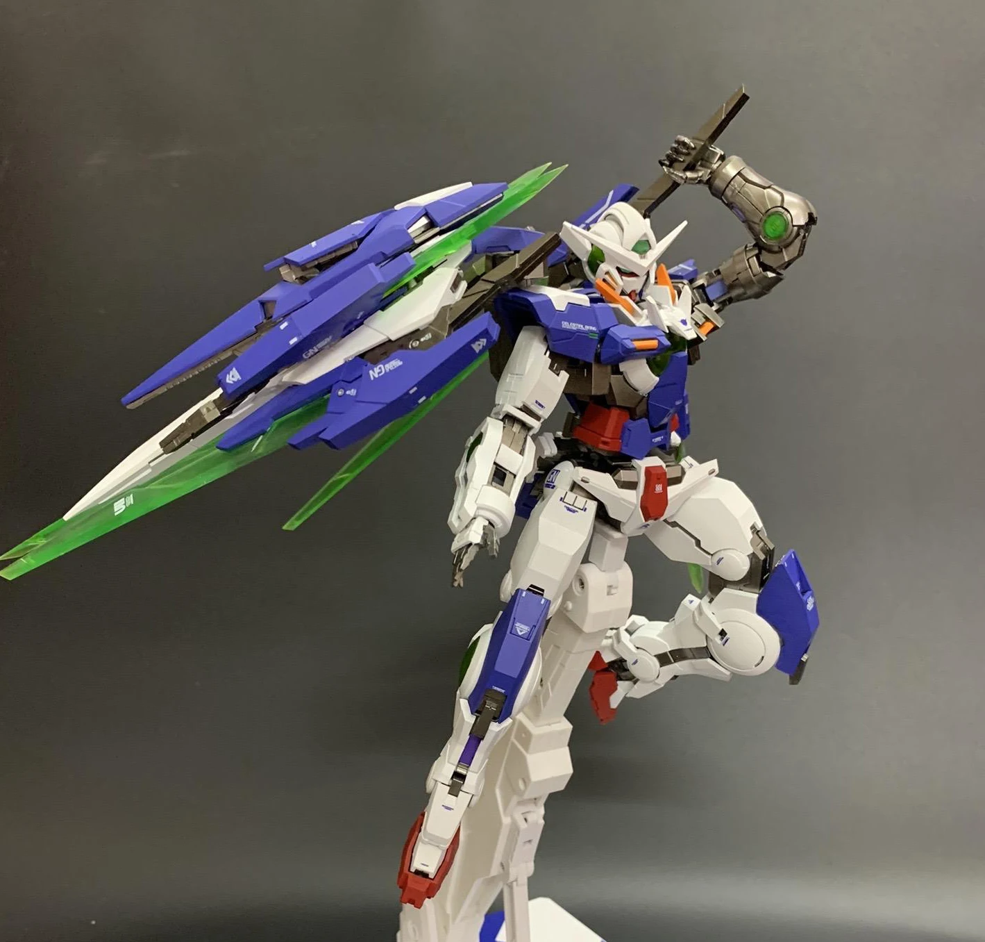 ダダモデルエクシア修理 IV 1/100 MG GN-001 R4 モデルキット