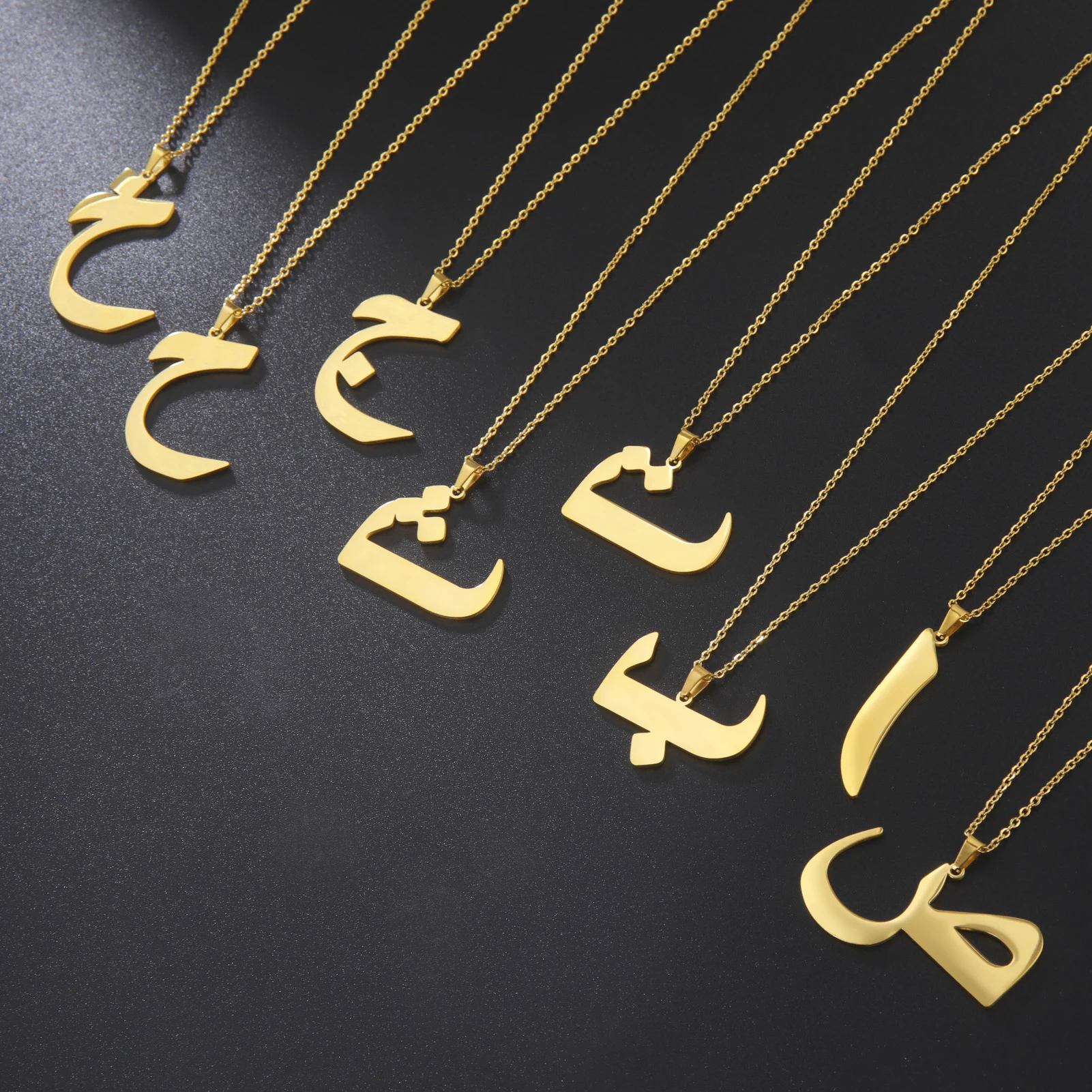 Cazador Goldfarbe 28 arabische Buchstaben-Halskette für Frauen, Edelstahl, arabischer Alphabet-Anhänger, Halsketten, Schmuck, 2026-Trend