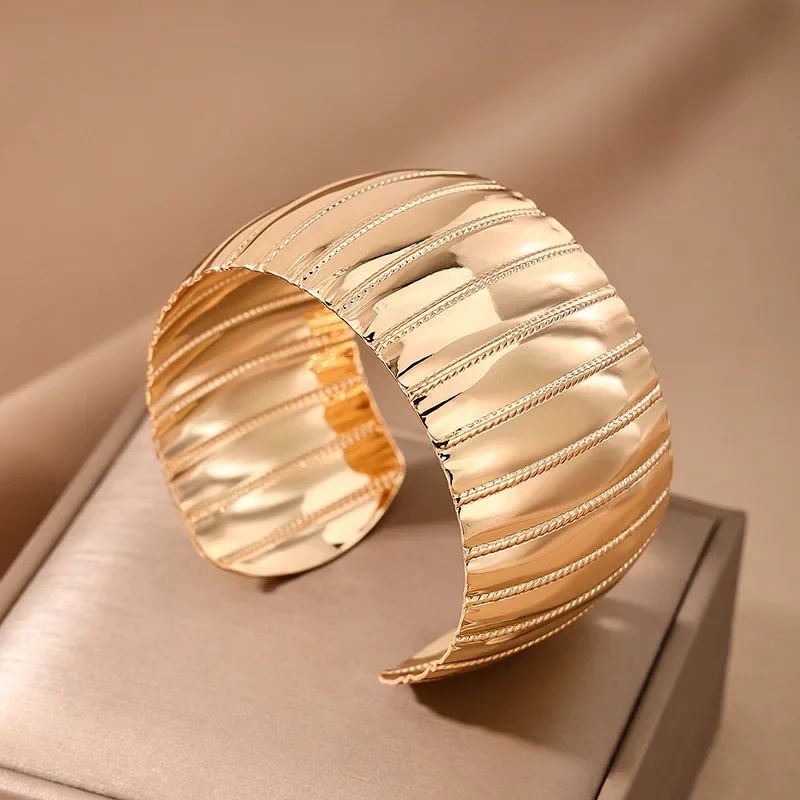 Bracelet For Women Retro Metal Vertical Stripe Geometric Metal Cuff Bangles Holiday Party Gift OL Fashion Jewelry CB046 3