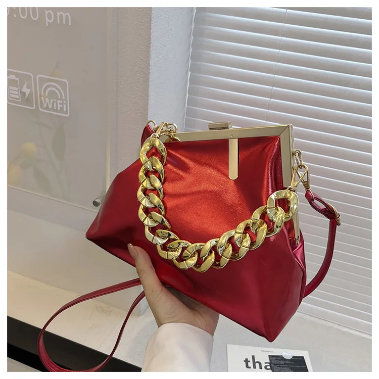 CaRaUaNa UNIU Aurora Clutch zipper detail