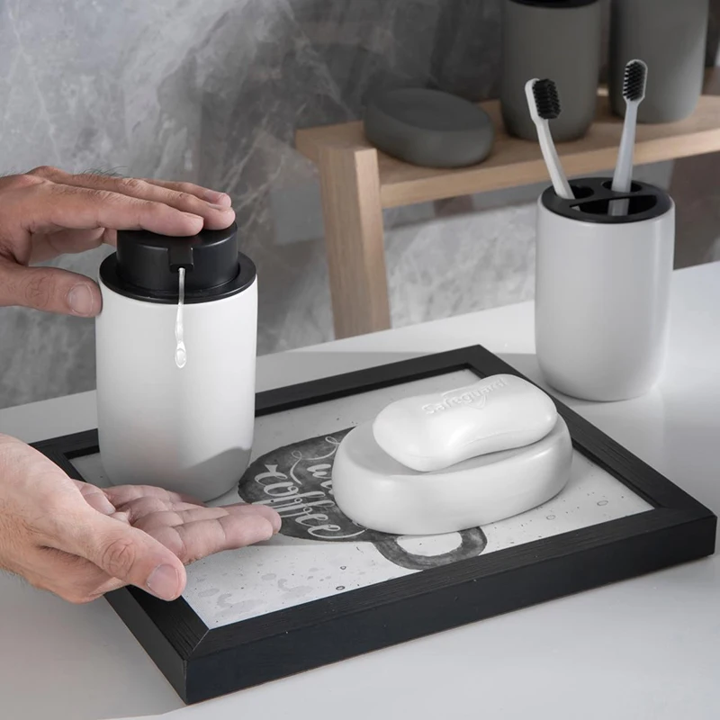 Set Di 4 Accessori Bagno In Acrilico – Portasapone, Dispenser Lozione E Bicchieri – Design Trasparente E Resistente