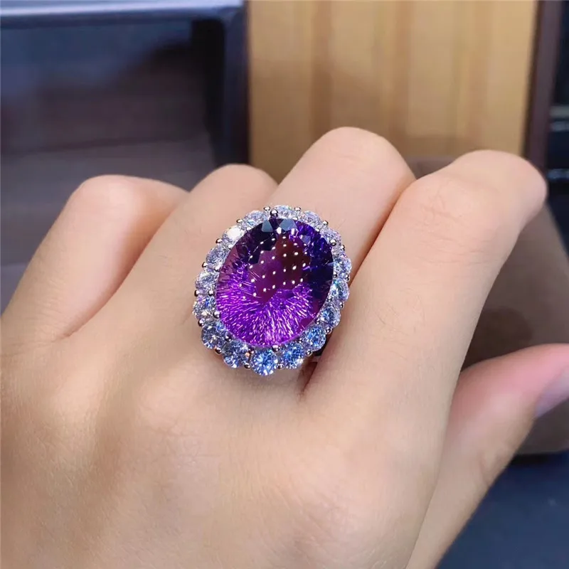 Кольцо из серебра 925 пробы с крупными частицами натурального аметиста |