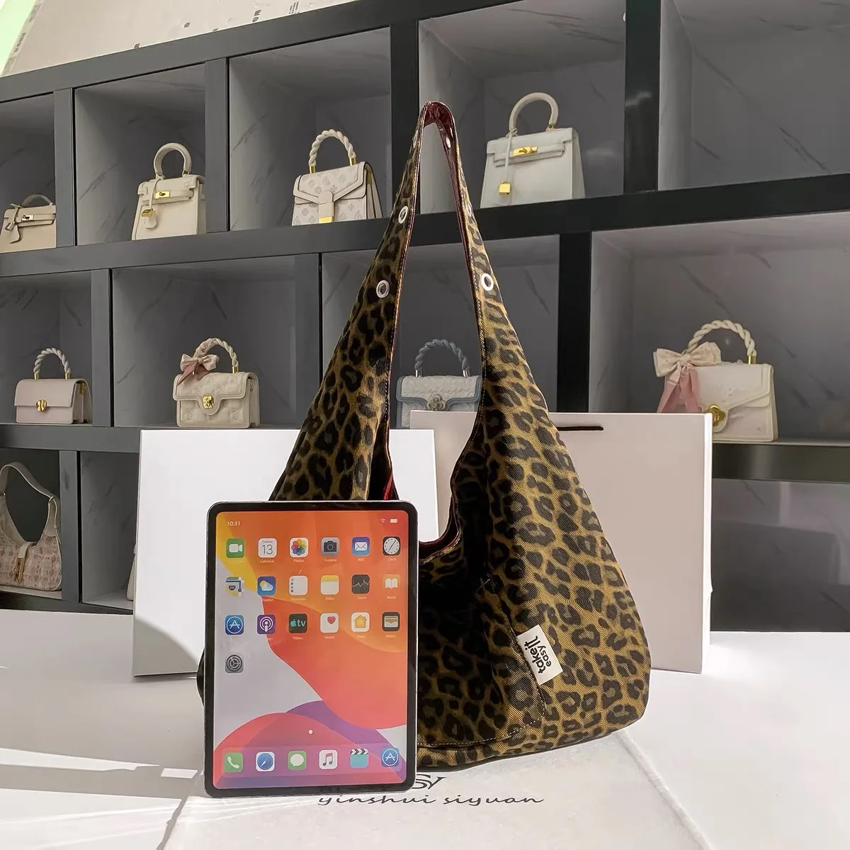 Large Capacity Red Bag Women leopard print New Retro Texture Single Shoulder Tote Bags Fashion Versatile Casual Ladies Handbags