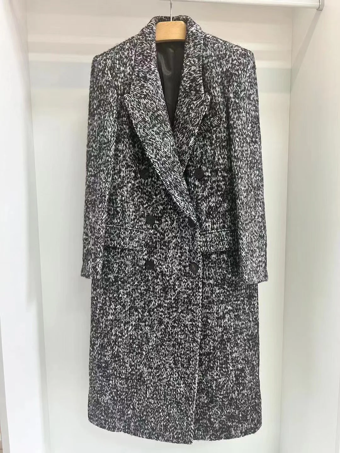 

2023 Early autumn new, classic herringbone wool coat, the fabric is also particularly beautiful, thick and warm,