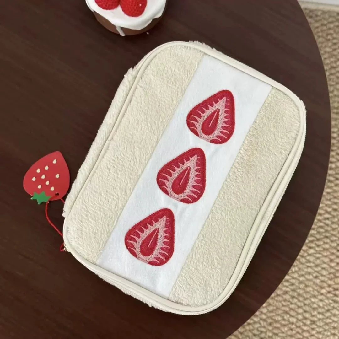Große Kosmetiktasche Aus Plüsch Für Damen Erdbeer Design_voghion.com