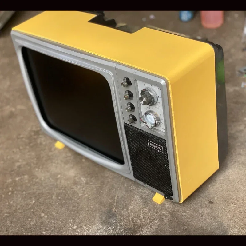 향수를 불러일으키는 레트로 올드 TV 세트 wa080