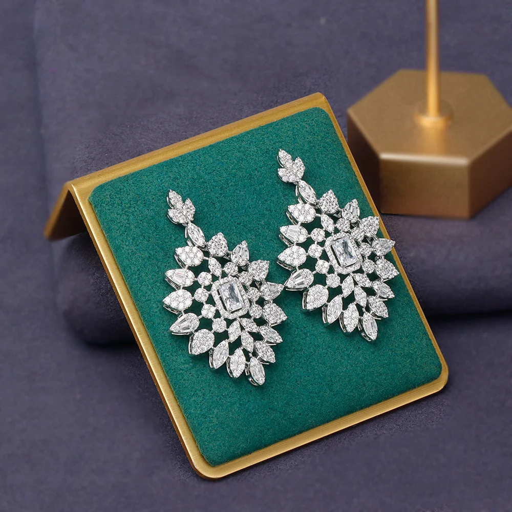 طقم مجوهرات لؤلؤ فاخر بتصميم ملكي