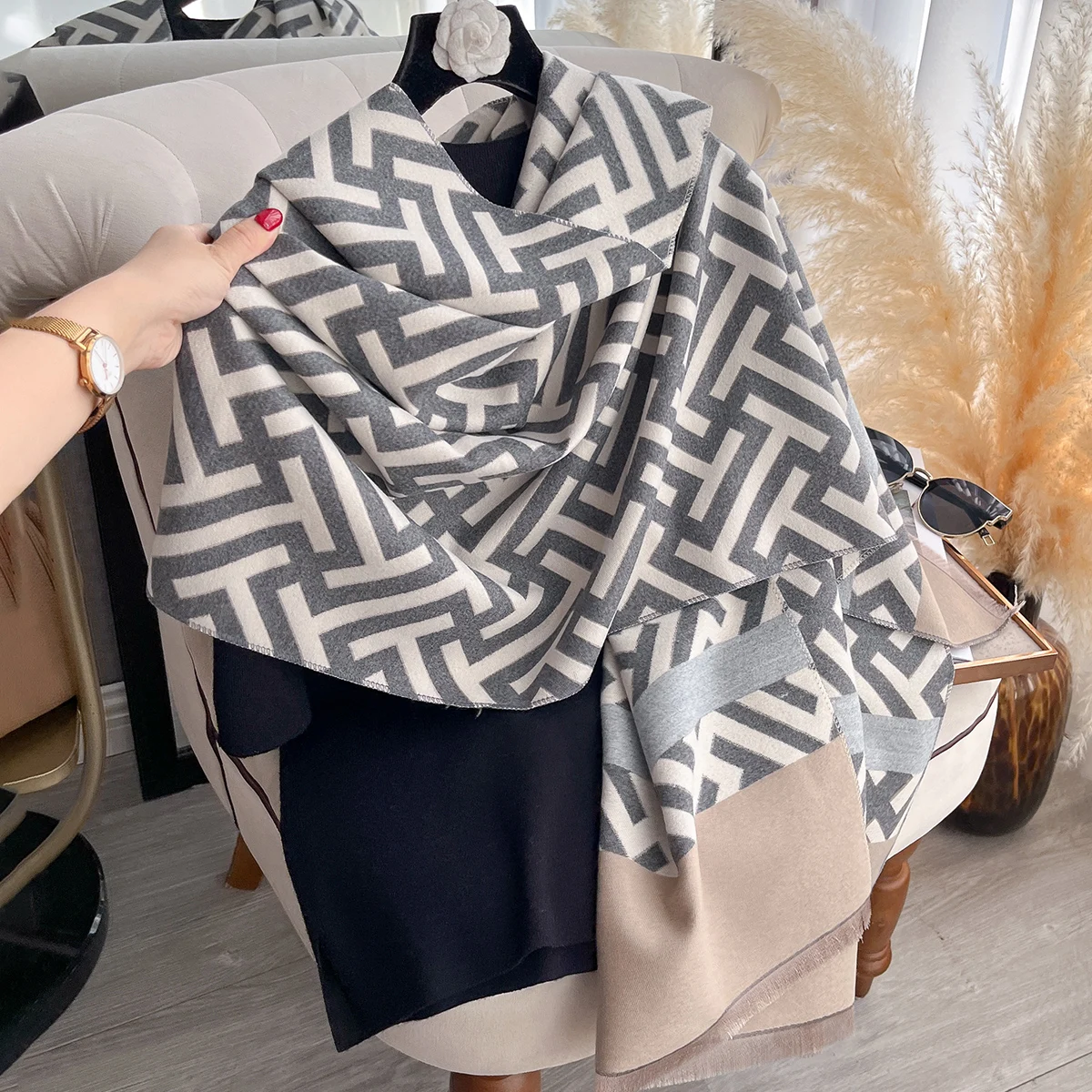 New Brand Elegance Two-Sided Print Scarf Soft Warm Fringe Pashmina Shawl Autumn and Winter Outdoor Coldproof Windproof Blanket