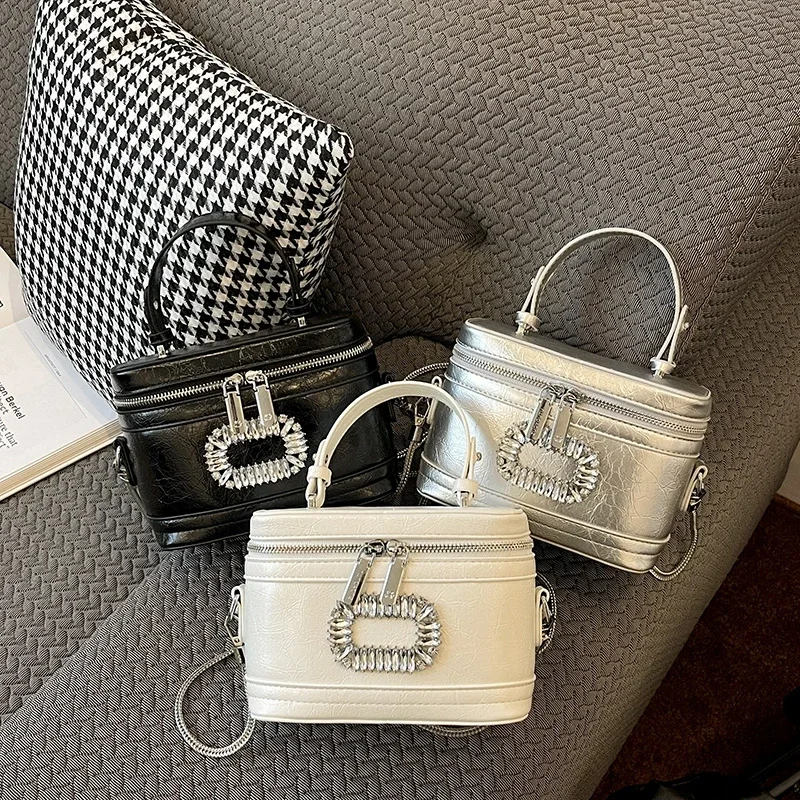 Рисунок 6 - Новая модная квадратная мини-сумка с откидной крышкой