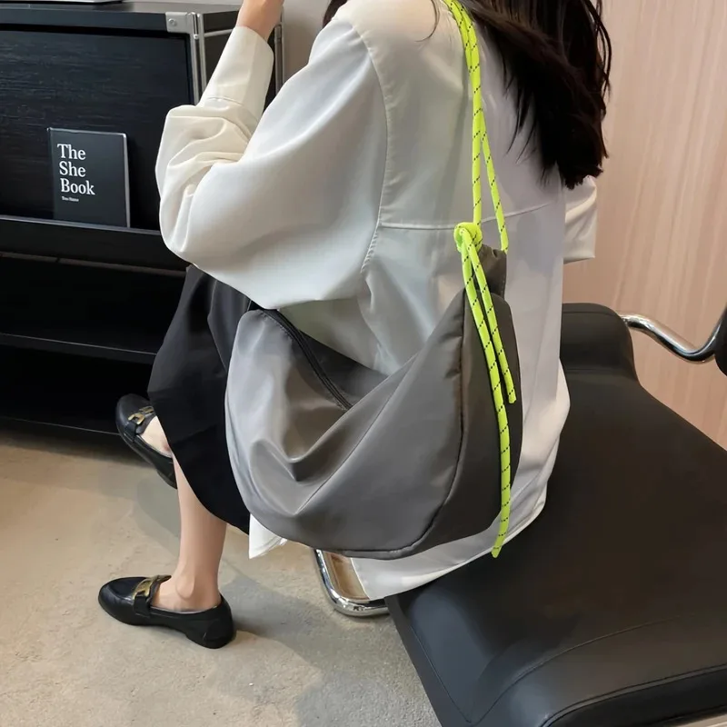 Lightweight nylon crossbody bag with adjustable shoulder straps for male and female college students' campus travel bags