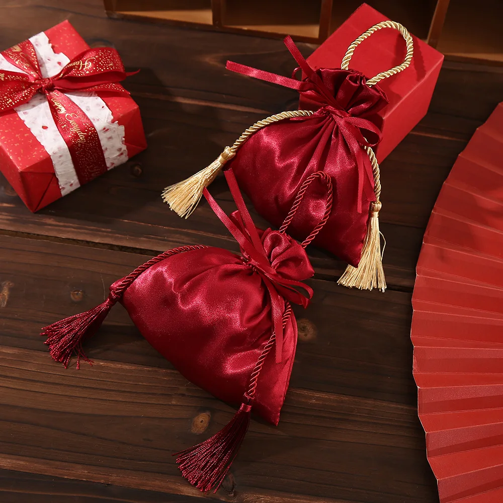 20pcs/lot 16*16cm Red/Yellow Tassel Rope Silk Satin Drawstring Bags Christmas New Year Party Gift Storage Packing Pouch Bag