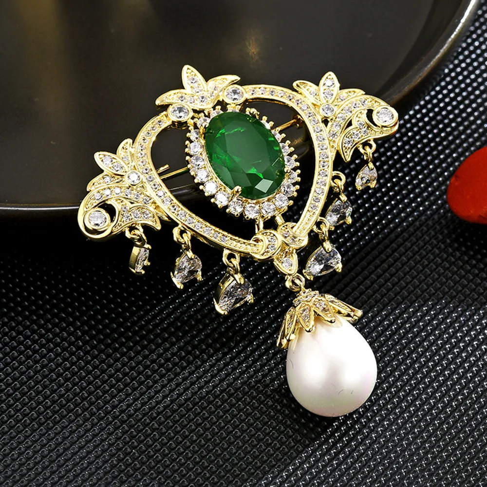 Classic Love Heart Crystal Brooches Pins for Women Luxury Rhinestone Imitation Pearl Heart Pin Buckle Jewelry
