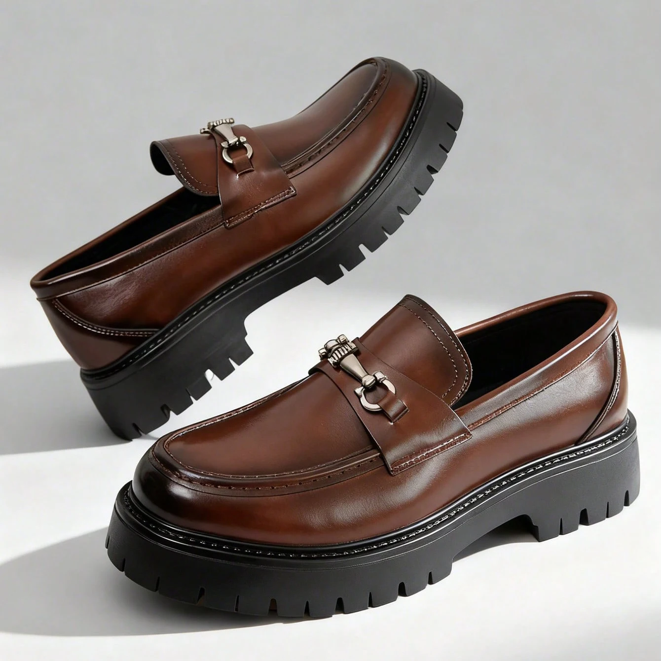 أوروبا موضة سميكة وحيد الرجال بيني المتسكعون الانزلاق على فستان الأعمال أحذية شهم لامعة مشبك حفلة رسمية حذاء أسود