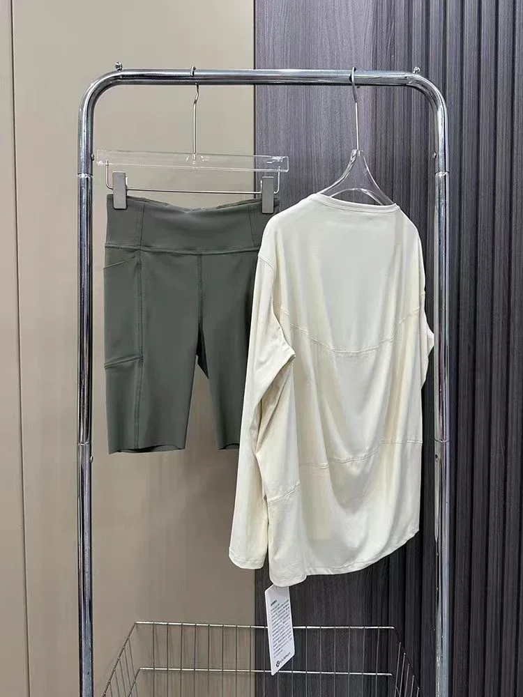 Рисунок 6 - Футболка женская с длинным рукавом