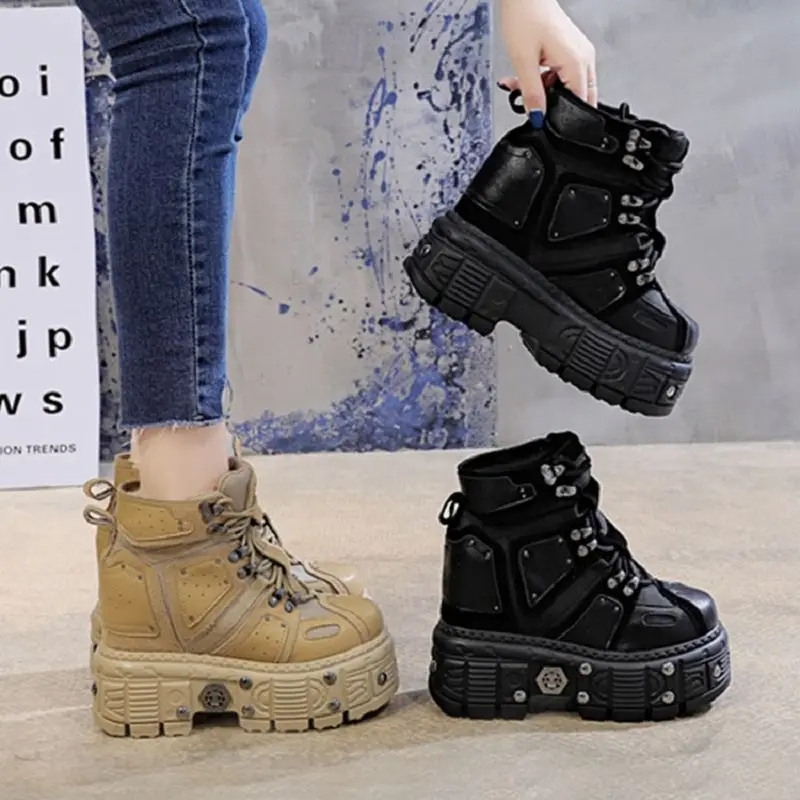Genuine Leather Motorcycle Boots Height Increasing Platform Rivet Women Ankle Boots Winter Plush Ladies Short Botas Equestrian