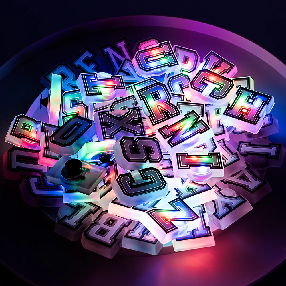 1PCS LED Schuh Charms Leucht Alphabet A-Z LED Schuh Zubehör Mode Frauen Männer Kind Dazzling Licht Schuh Pins schnalle Dekoration