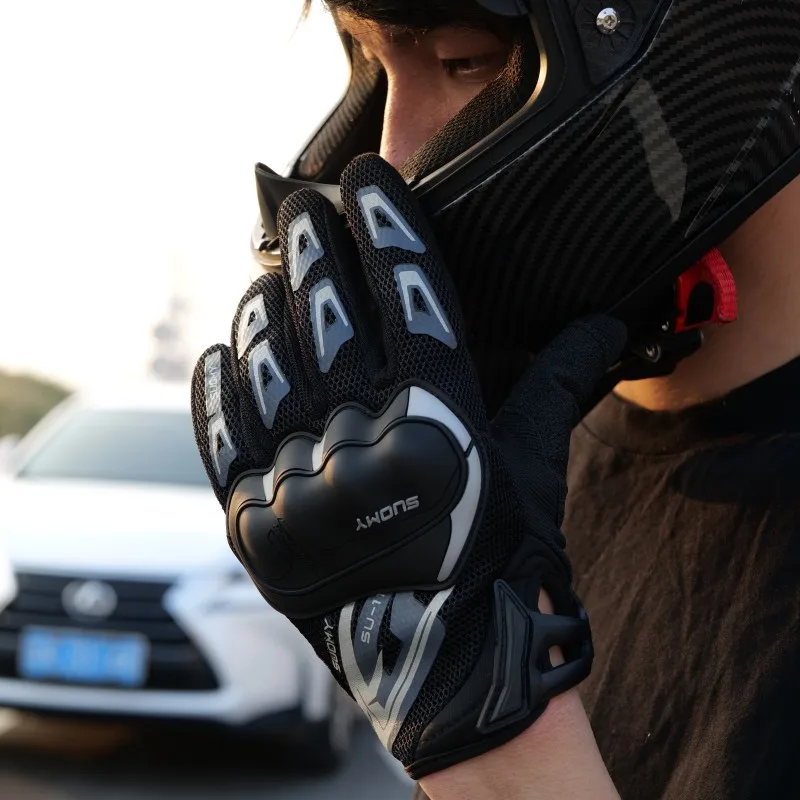 Рисунок 3 - Перчатки с закрытыми пальцами для мотоциклистов