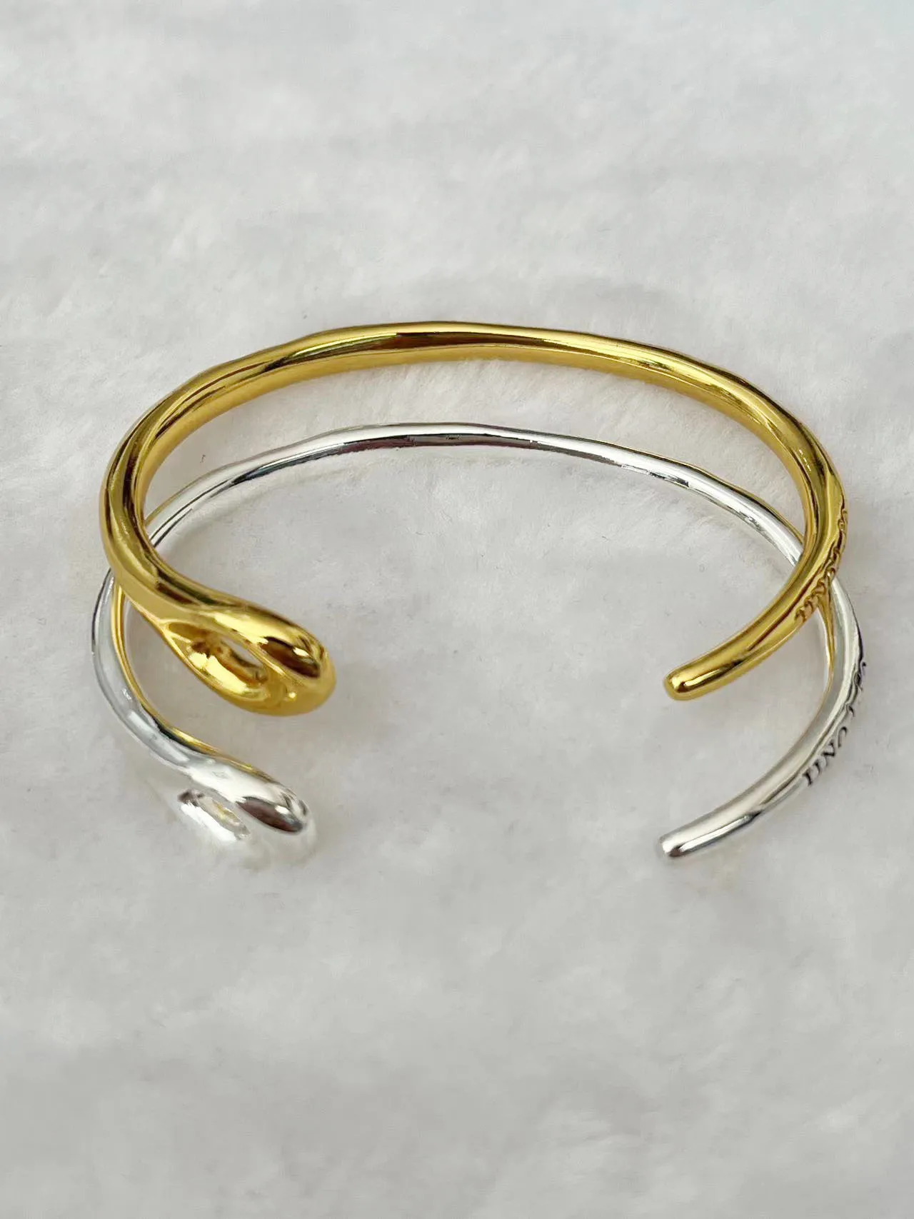 2023 trendy UNOde50 fashion electroplating 925 high-quality simple bracelet women's holiday gift