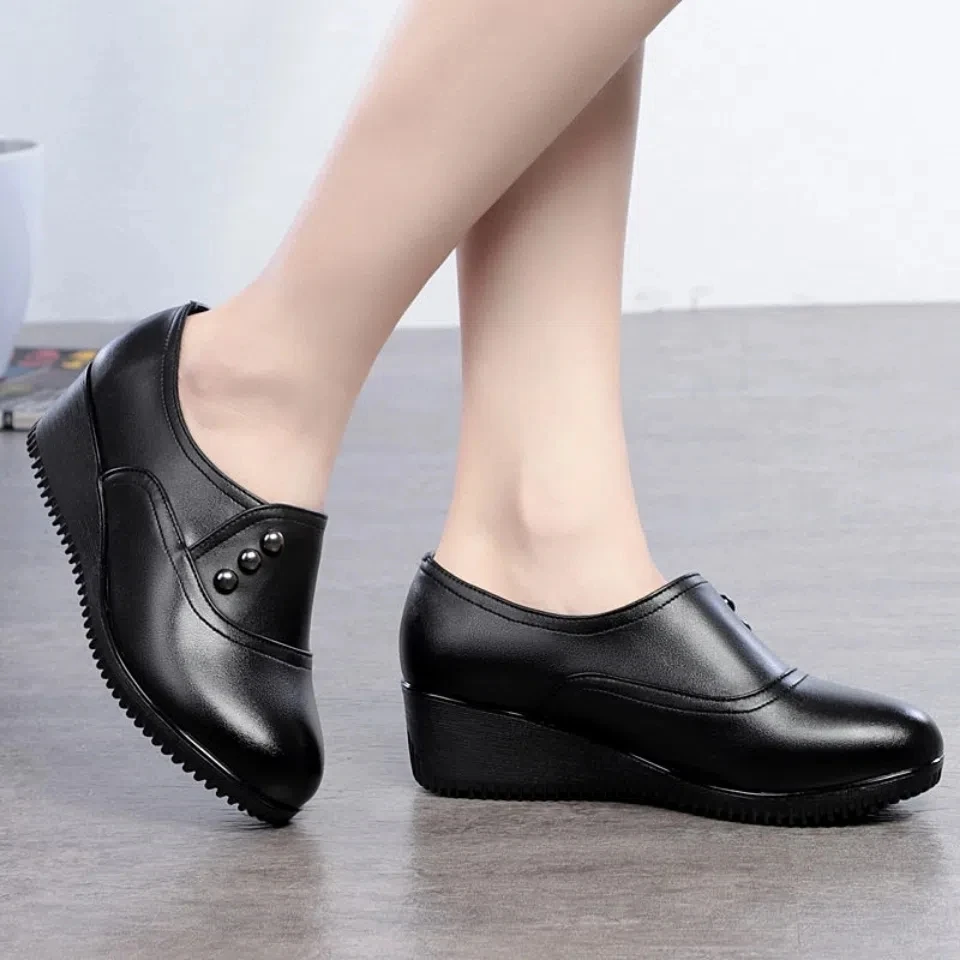 New Arrival Mom Wedges Platform Shoes for Women 2022 Black Leather Sneaker Woman Nurse Shoes Summer Flats