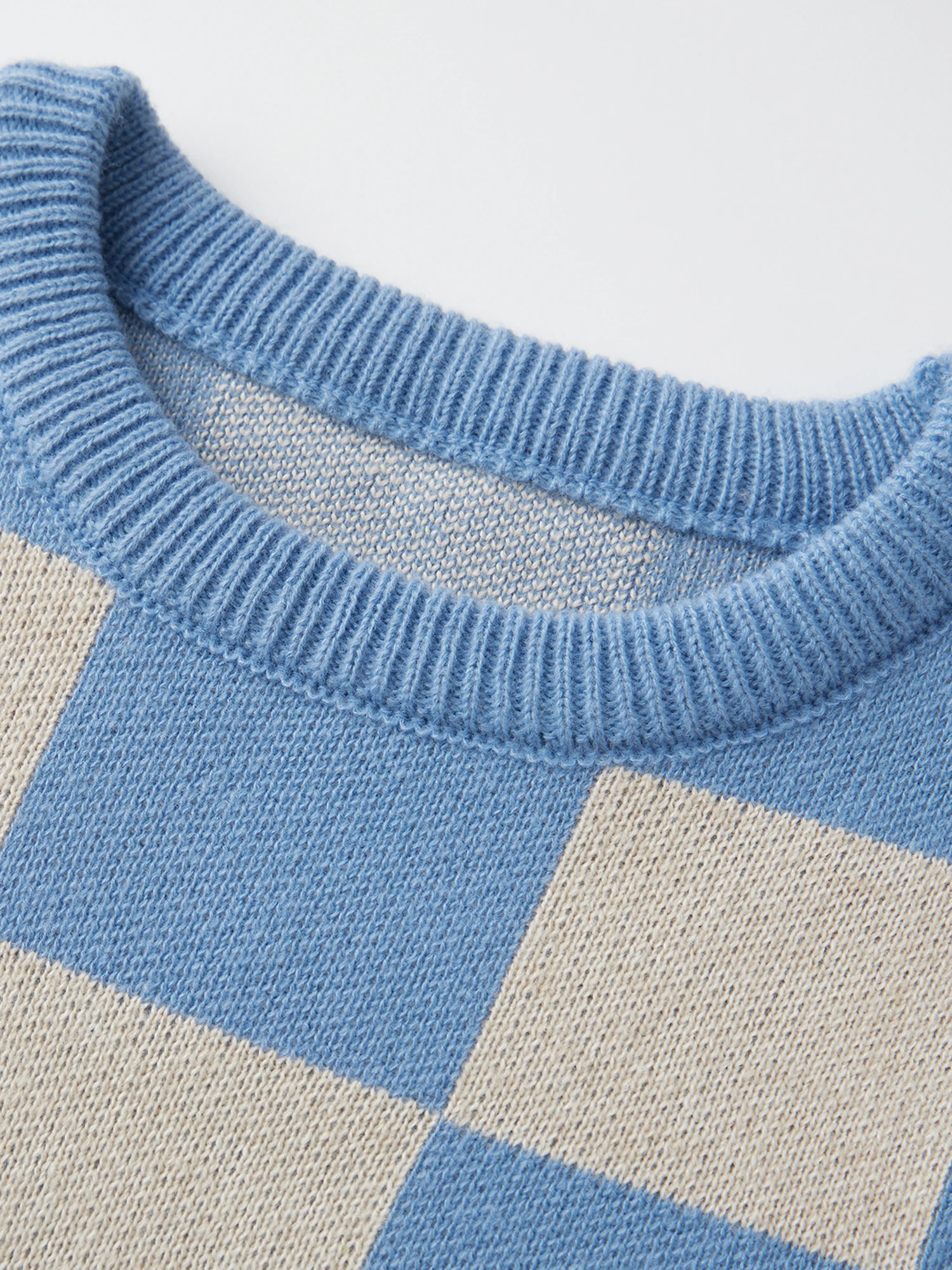 Women s Cozy Oversized Plaid Patterned Sweater with Ribbed Detailing Crew Neckline and Long Sleeves for Fall Winter Casual