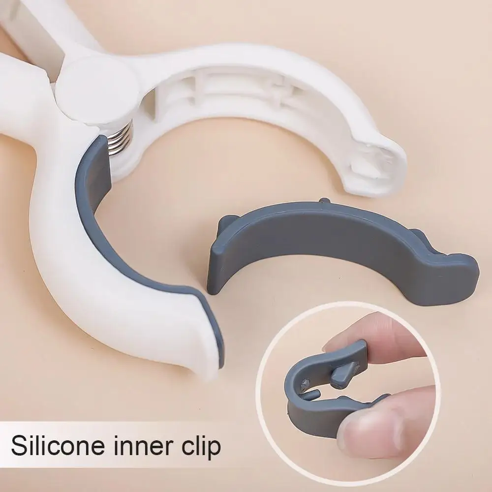 Description Picture 6 of item3pcs Large Beach Towel Clips Plastic Strong Windproof Clothes Pegs Quilt Hanging Clip Reusable Non-slip Fixed Drying Clothespin