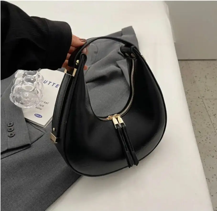 Half-moon bag Simple shoulder bag Hobo bag Crescent shoulder bag Portable tote bag Small leather bag