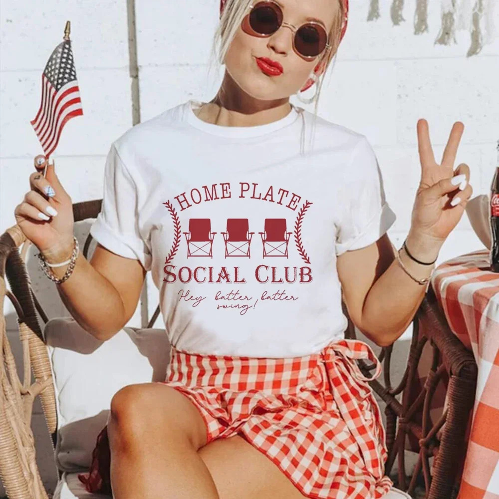 

Женская футболка с коротким рукавом и мультипликационным графическим принтом