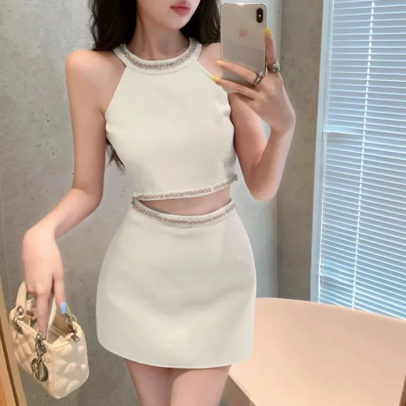 ملابس نسائية مثيرة للإجازات 2025 ملابس جديدة متناسقة فاخرة في نفس الاتجاه للنوادي الليلية طقم مكون من قطعتين للتنورة النسائية