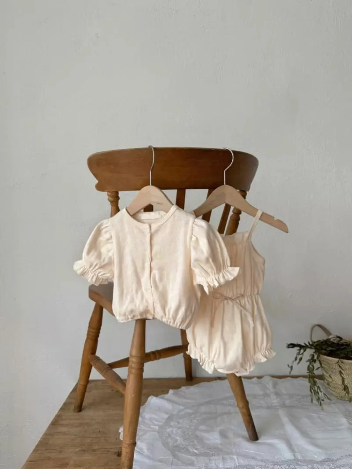 Рисунок 3 - Комбинезон на бретельках для младенцев