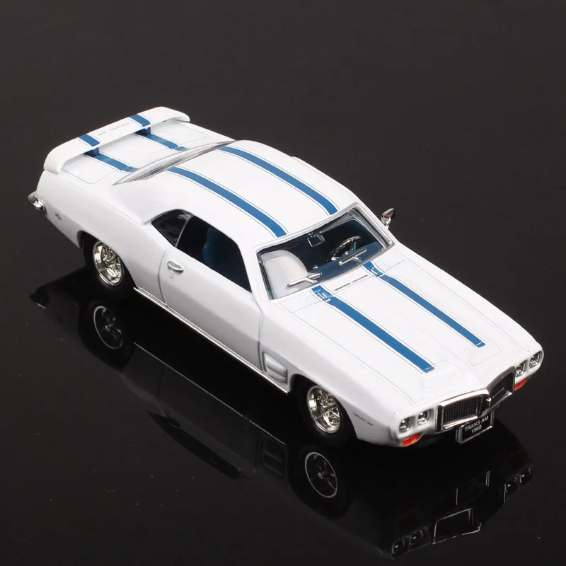 Yat Ming 1:43 Scale 1969 Pontiac Firebird Trans AM Classic Metal Car Model Toy Road Signature White Replicas Miniatures
