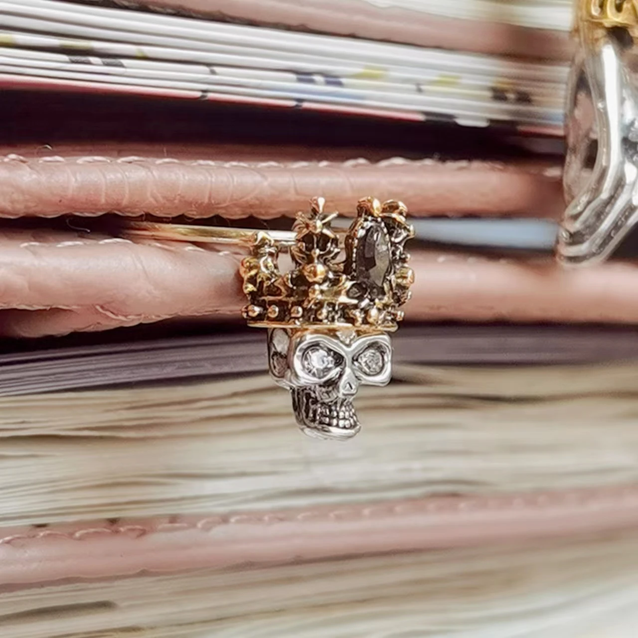Vintage Baroque Skeleton Pearl Lady Hand Paper Clips Cute Bookmark Ins Style Book Decoration Notebook Planner Accessories