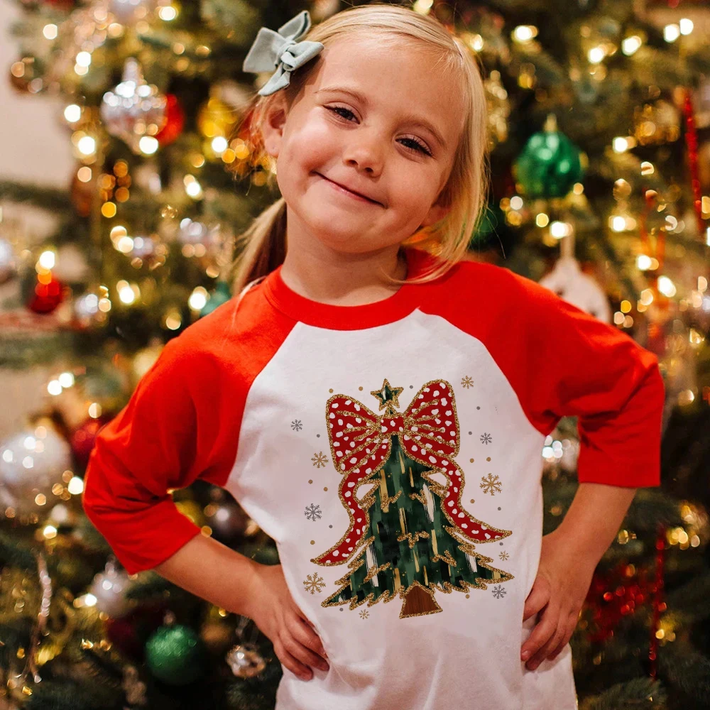 thumbnail image 1 of Camisetas navideñas con estampado de lazo de árbol de Navidad para niños, camisetas de manga larga raglán para niños y niñas, camisetas gráficas para niños, camisetas para fiestas navideñas, regalos, 1 of 5