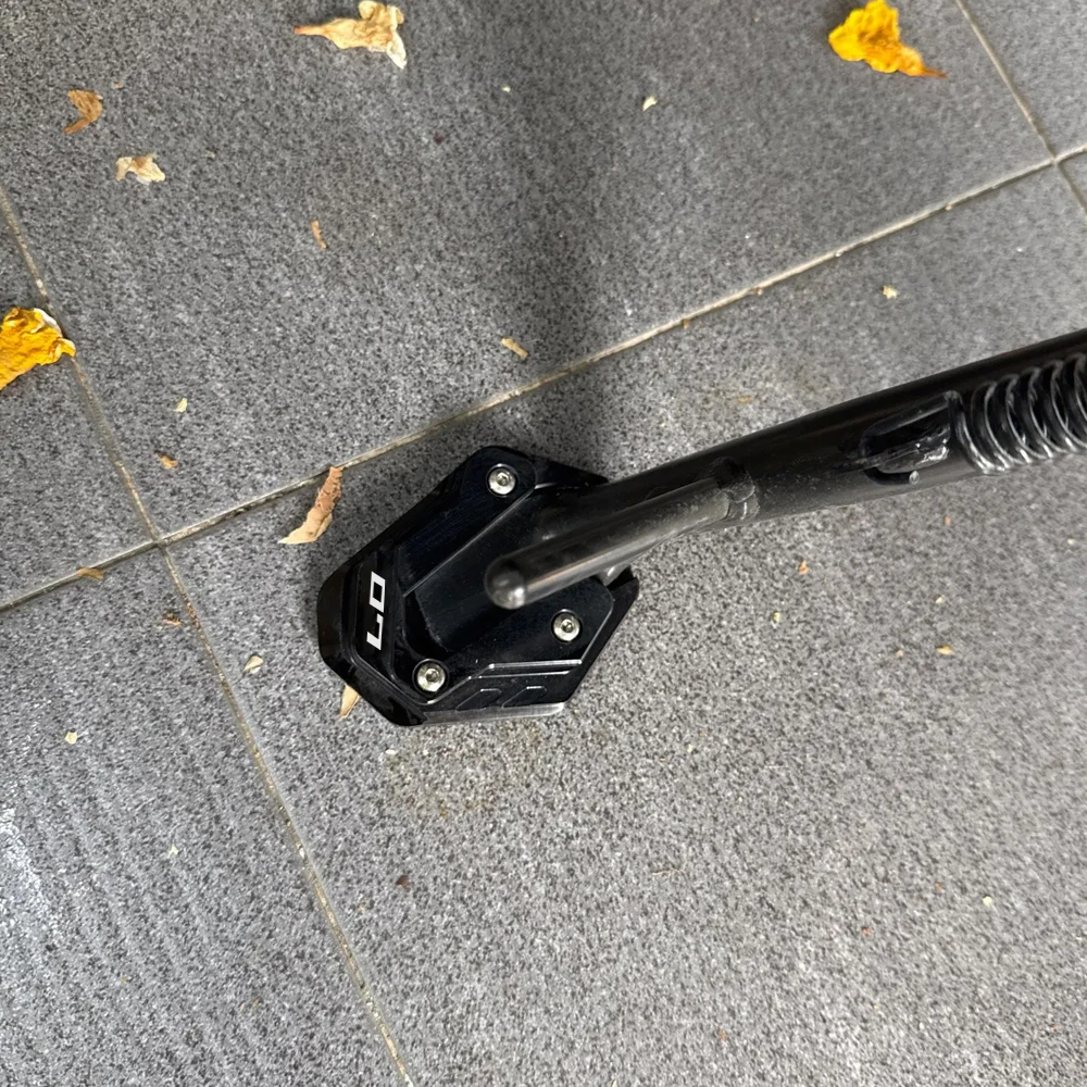Für YAMAHA MT07 MT09 MT 07 09 MT-07 MT-09 SP 2014-2024 2025 2026 CNC Motorrad Seitenständer Verlängerungsplatte – Detail 4